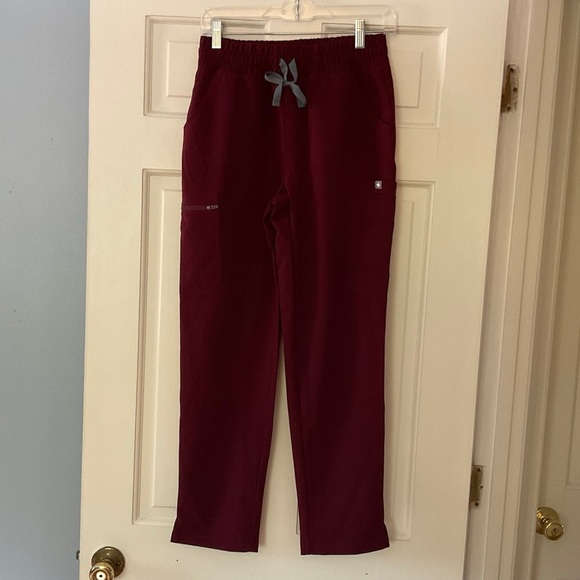 FIGS Yola Skinny Scrub Pants High Waisted Burgundy Red Size XSP Petite NWT - Picture 1 of 3